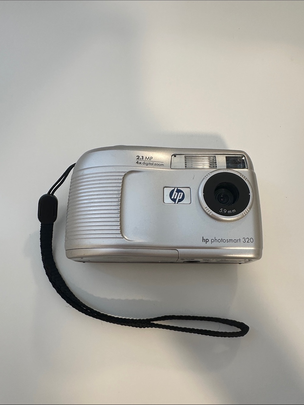 HP Photosmart 320 Digital Camera – Silver and Black Wrist Strap